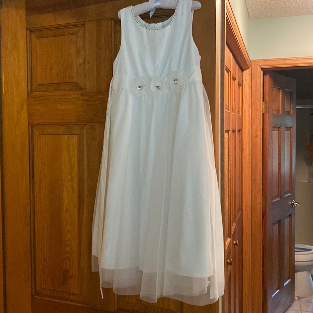 Flower girl dress size 7, with matching headband worn once